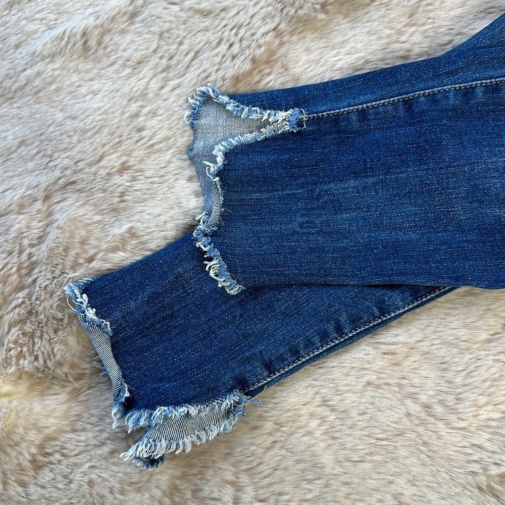 FRAME
Le Skinny De Jeanne Crop Petal Hem - Picture 9 of 16